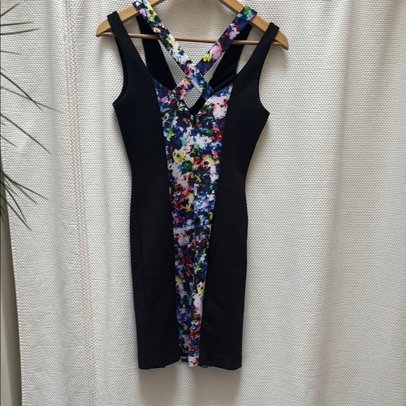 Guess Black Sleeveless V-Neck Sheath Dress Scuba style material - Picture 5 of 6